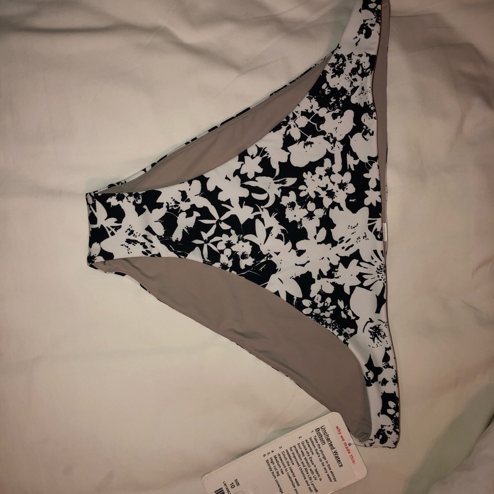 SOLD ON M Lululemon swim bottoms - Picture 4 of 8